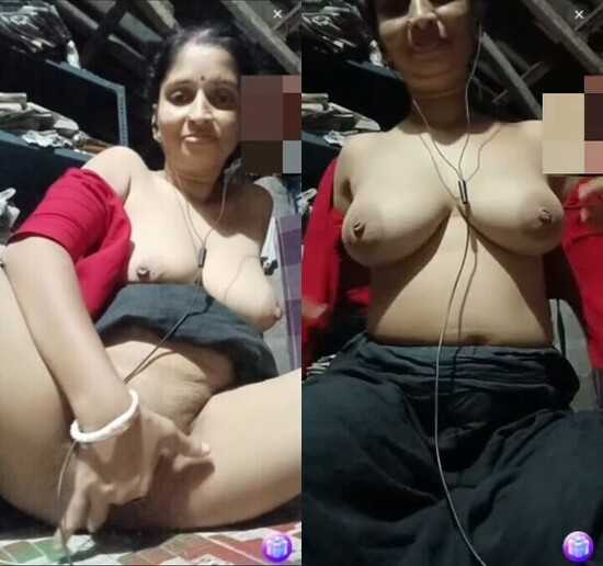 Amateur-sexy-horny-indian-aunty-x-videos-live-fingering.jpg