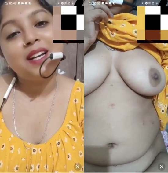 Indian-Desi-indian-bhabhi-porni-Shows-her-Big-Juicy-Boobs-on-live-cam.jpg